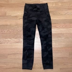 Lululemon Invigorate High-Rise Crop 23" black camo